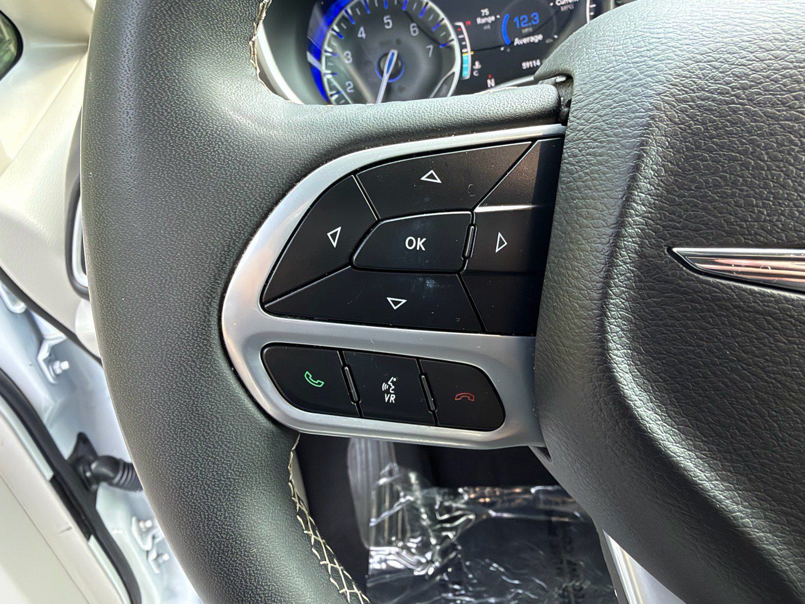 Used 2024 Chrysler Pacifica Touring-L FWD image 28