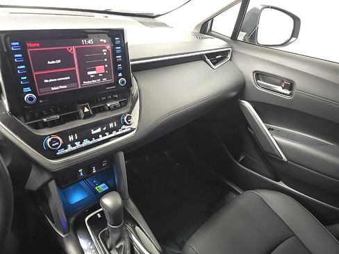 Used 2022 Toyota Corolla Cross XLE image 26