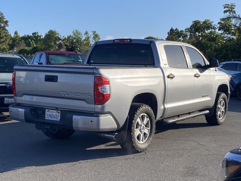 Used 2017 Toyota Tundra SR5 image 3