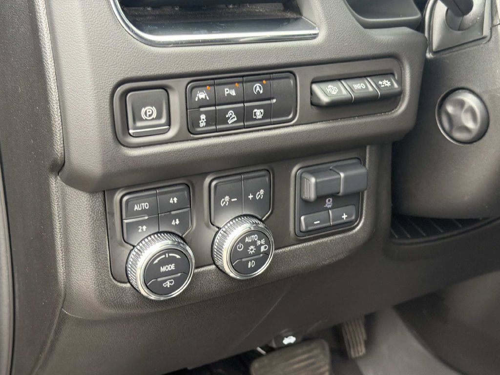 Used 2024 GMC Yukon XL AT4 w/ AT4 Premium Plus Package AWD/4WD image 27