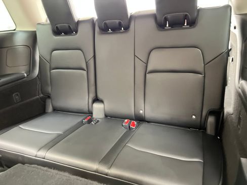Used 2025 Nissan Pathfinder SL AWD/4WD image 37