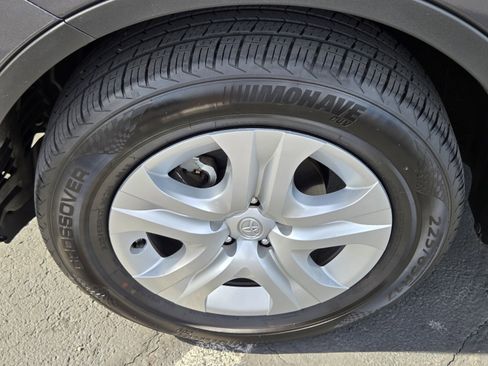 Used 2015 Toyota RAV4 LE image 9