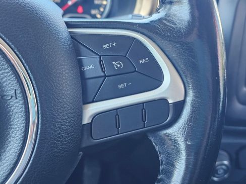 Used 2018 Jeep Renegade Latitude w/ Cold Weather Group AWD/4WD image 25