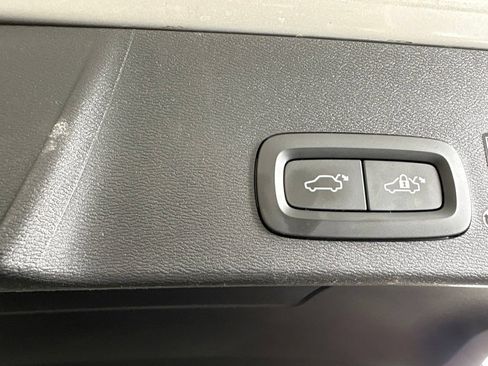 Used 2019 Volvo XC40 T5 R-Design AWD/4WD image 21