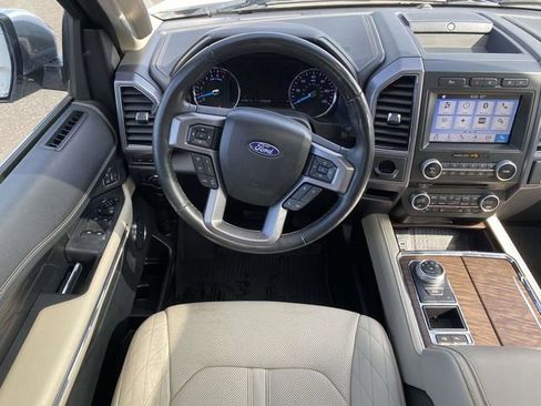 Used 2018 Ford Expedition Platinum RWD image 16