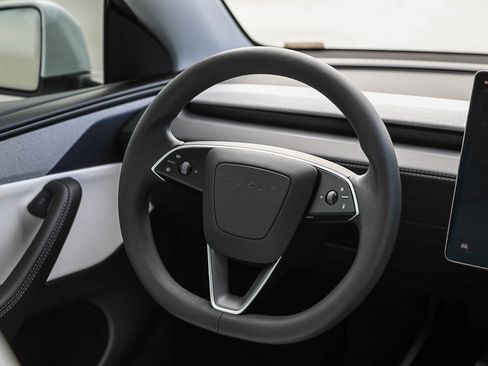 Used 2026 Tesla Model Y Long Range image 15