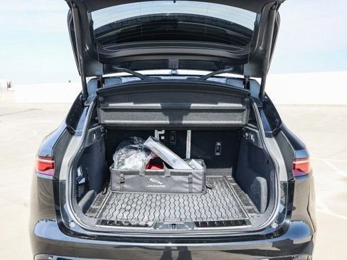 Used 2024 Jaguar F-PACE R-Dynamic S image 28