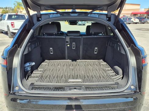 Used 2022 Land Rover Range Rover Velar R-Dynamic S image 19