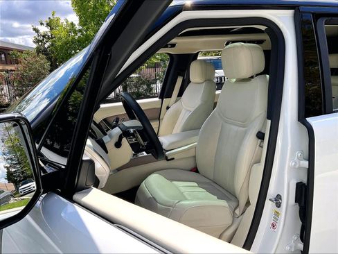 Used 2025 Land Rover Range Rover SE AWD/4WD image 28
