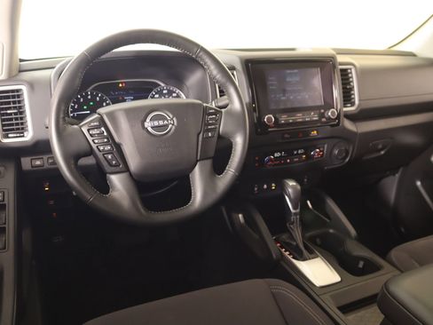 Used 2024 Nissan Frontier SV w/ SV Convenience Package RWD image 2