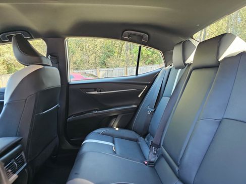 Used 2025 Toyota Camry SE image 18