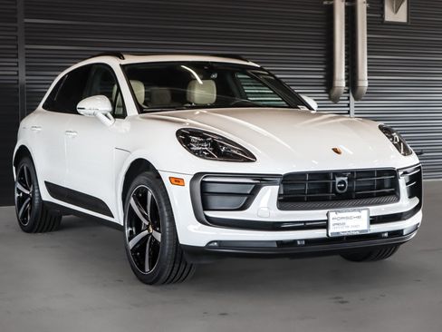 Used 2024 Porsche Macan AWD/4WD image 7
