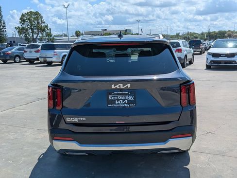 Certified 2025 Kia Sorento S FWD image 7