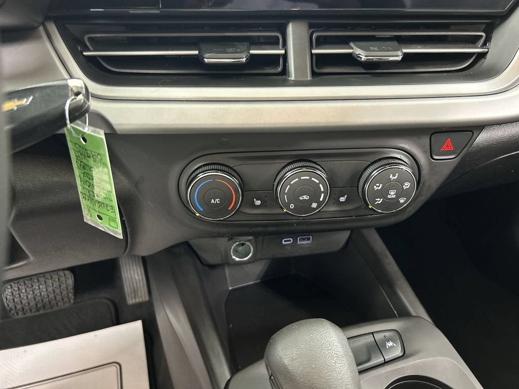Used 2024 Chevrolet Trax LS w/ LS Convenience Package FWD image 16