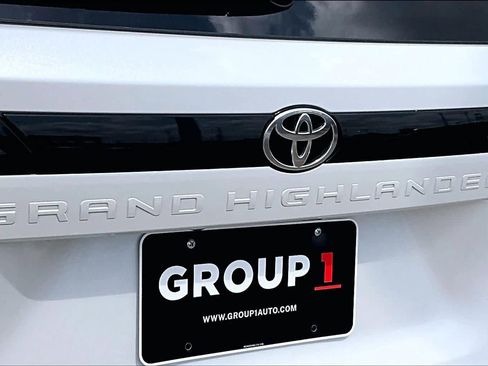 Used 2025 Toyota Grand Highlander FWD image 31