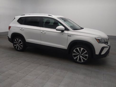 Used 2024 Volkswagen Taos SE image 11