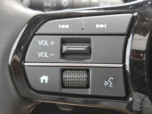 Certified 2025 Honda Pilot Touring image 12