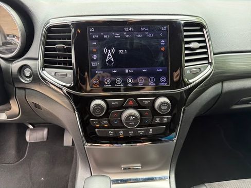 Used 2020 Jeep Grand Cherokee Altitude image 21