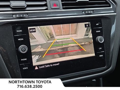 Used 2022 Volkswagen Tiguan SE w/ Panoramic Sunroof Package image 20