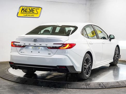 Used 2026 Toyota Camry SE FWD image 4