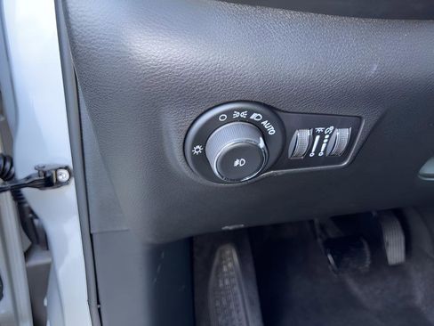 New 2026 Jeep Compass Latitude image 13