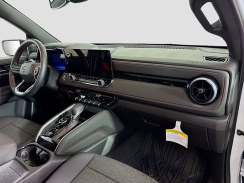 Used 2025 Chevrolet Colorado Z71 w/ Technology Package image 33