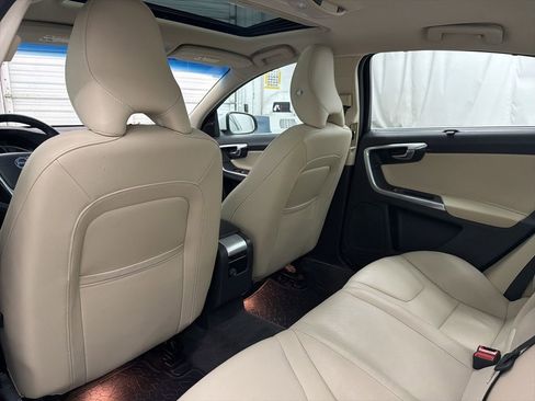 Used 2017 Volvo S60 T5 Inscription image 17