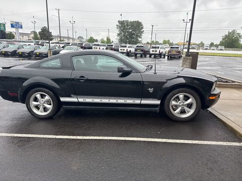 Used 2009 Ford Mustang Coupe RWD image 4