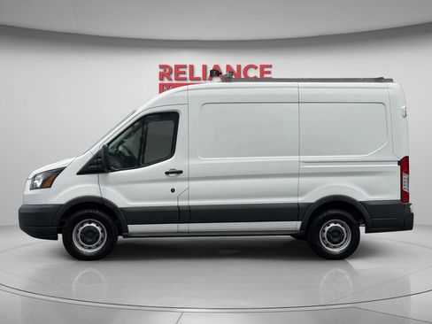 Used 2018 Ford Transit 150 130 Medium Roof RWD image 3