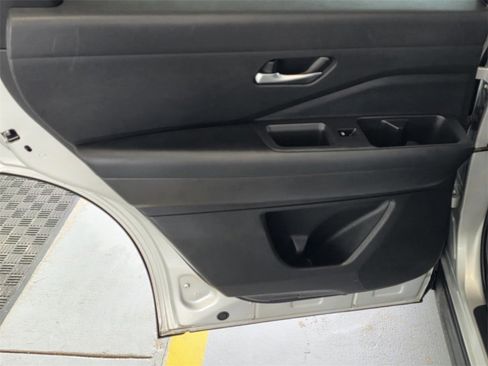 Used 2022 Nissan Pathfinder SV image 31