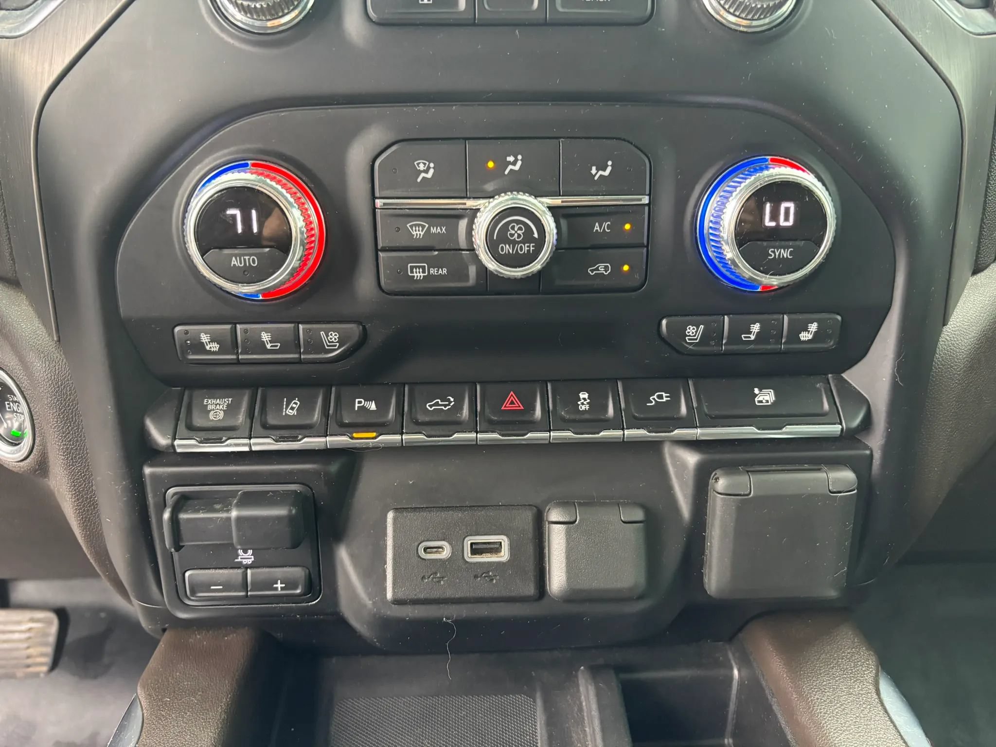 Used 2021 GMC Sierra 3500 Denali w/ Technology Package AWD/4WD image 28