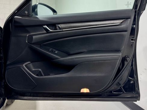 Used 2020 Honda Accord Touring image 27