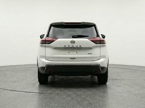Used 2025 Nissan Rogue SV AWD/4WD image 7