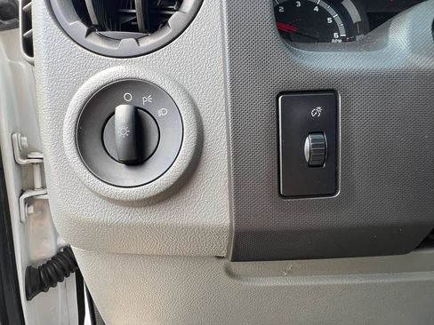 Used 2010 Ford E-350 and Econoline 350 Super Duty RWD image 15