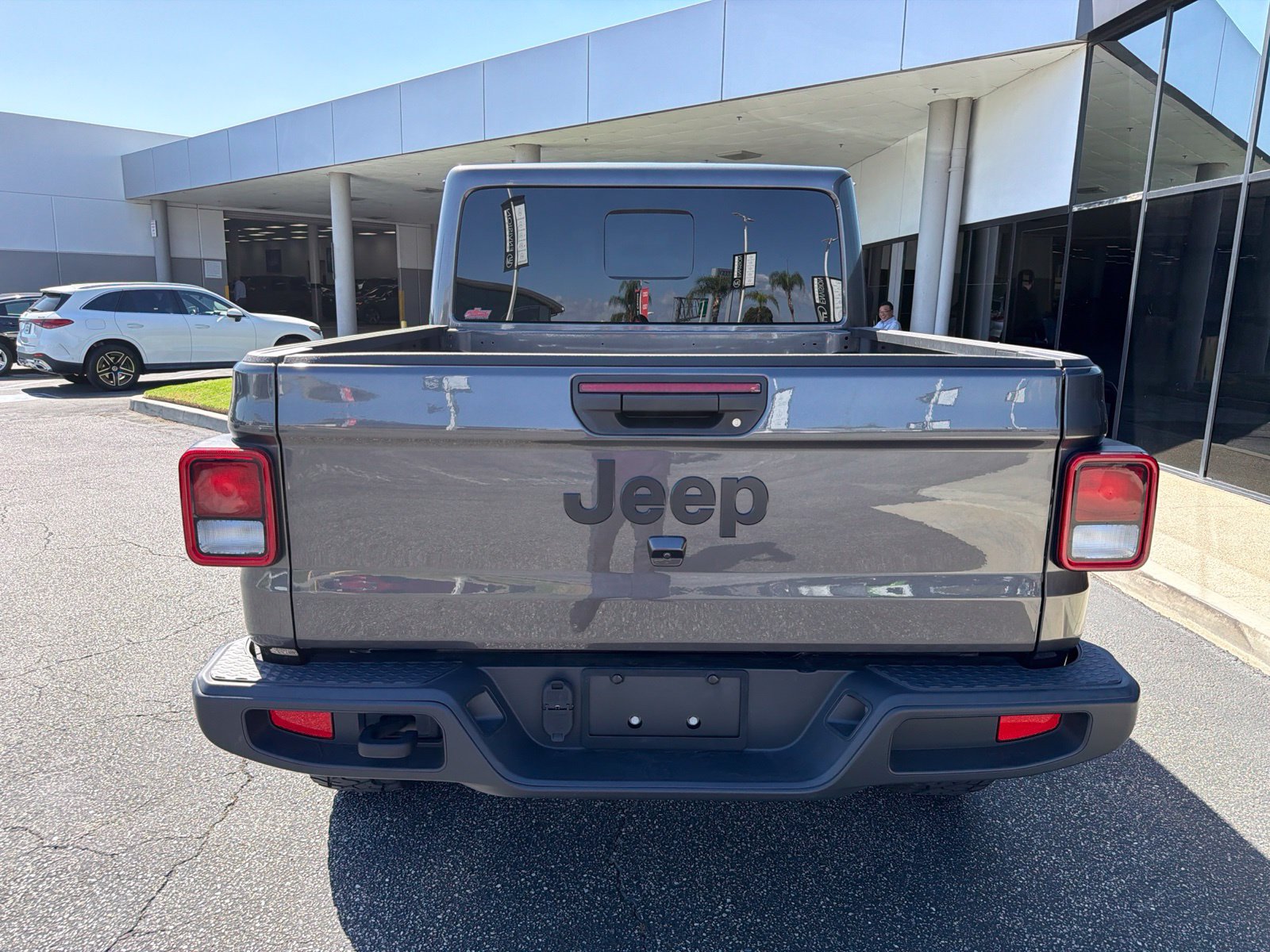 Used 2025 Jeep Gladiator Sport AWD/4WD image 4
