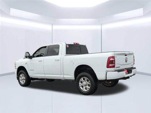 Used 2024 RAM 2500 Laramie AWD/4WD image 3