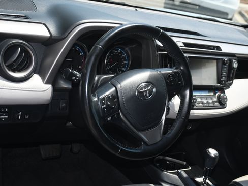Used 2018 Toyota RAV4 Limited FWD image 8