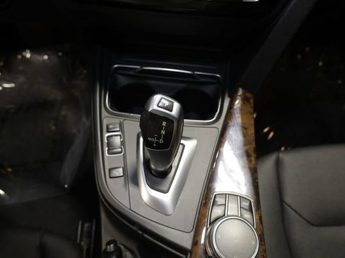 Used 2017 BMW 320i xDrive Sedan AWD/4WD image 27