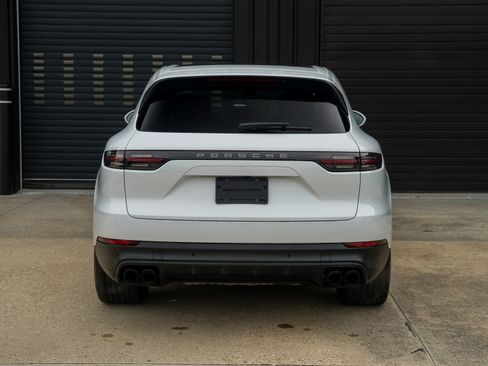 Certified 2022 Porsche Cayenne Platinum Edition image 9