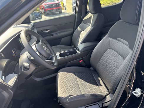 Certified 2025 Nissan Kicks SV AWD/4WD image 21