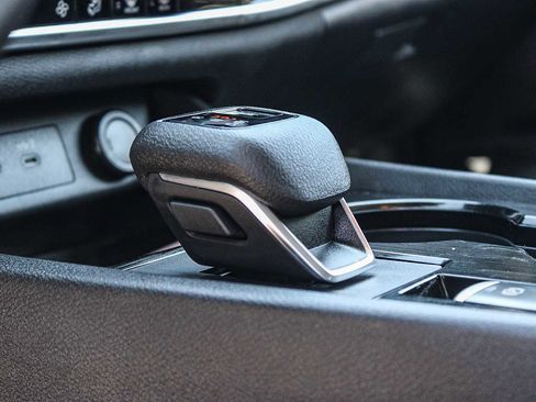 Used 2025 Nissan Rogue SL w/ SL Premium Package image 22