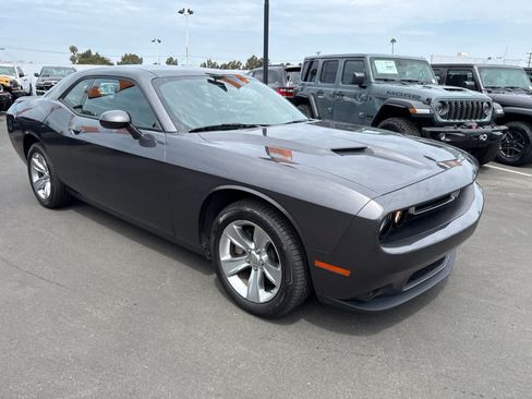 Used 2022 Dodge Challenger SXT RWD image 8