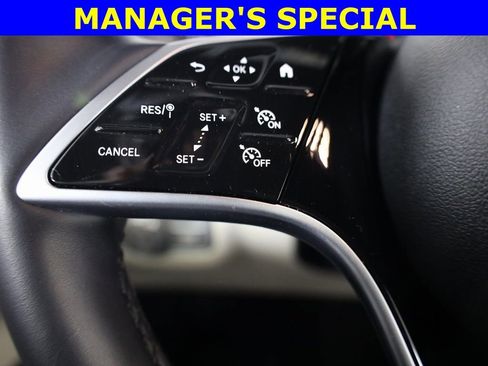 Used 2025 Mercedes-Benz GLE 350 4MATIC image 11