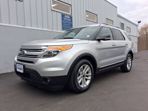 Used 2014 Ford Explorer XLT w/ Equipment Group 202A FWD image 1