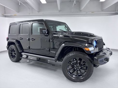 Used 2020 Jeep Wrangler Unlimited Sahara AWD/4WD image 8