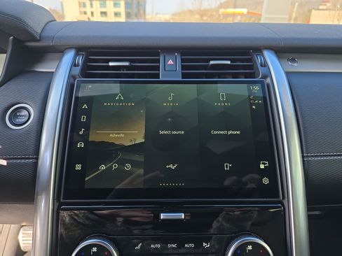 Used 2024 Land Rover Discovery Dynamic SE image 28