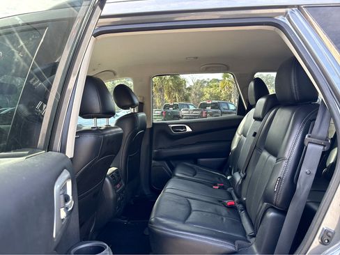 Used 2020 Nissan Pathfinder SL w/ Cargo Package image 23