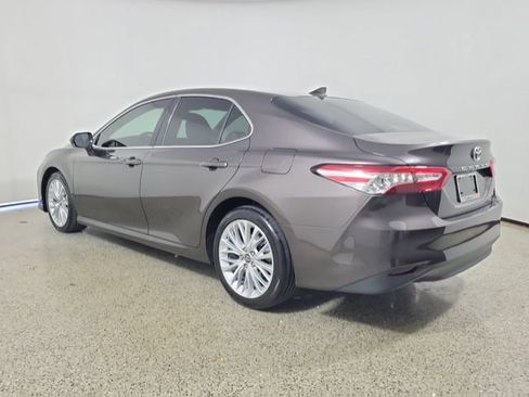 Used 2019 Toyota Camry XLE FWD image 7