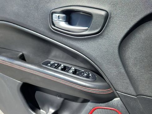 Used 2020 Jeep Compass Trailhawk w/ Leather Interior Group AWD/4WD image 6