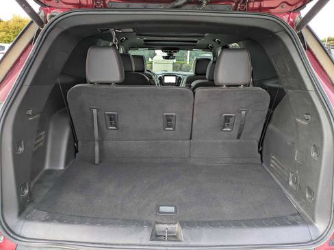 Used 2022 Chevrolet Traverse RS image 34